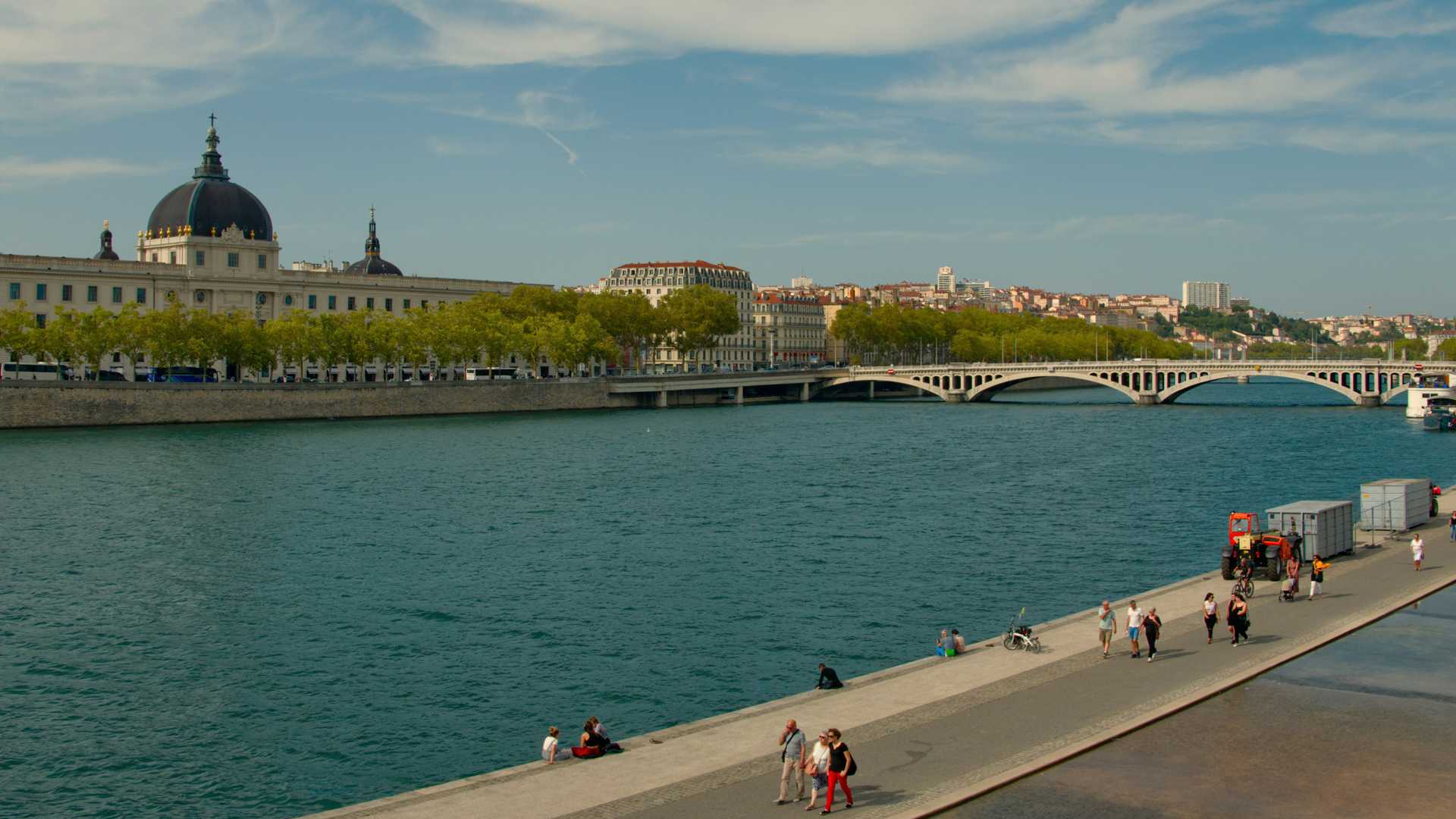 Lyon by bike: between the Rhône, the Saône, and urban bike paths